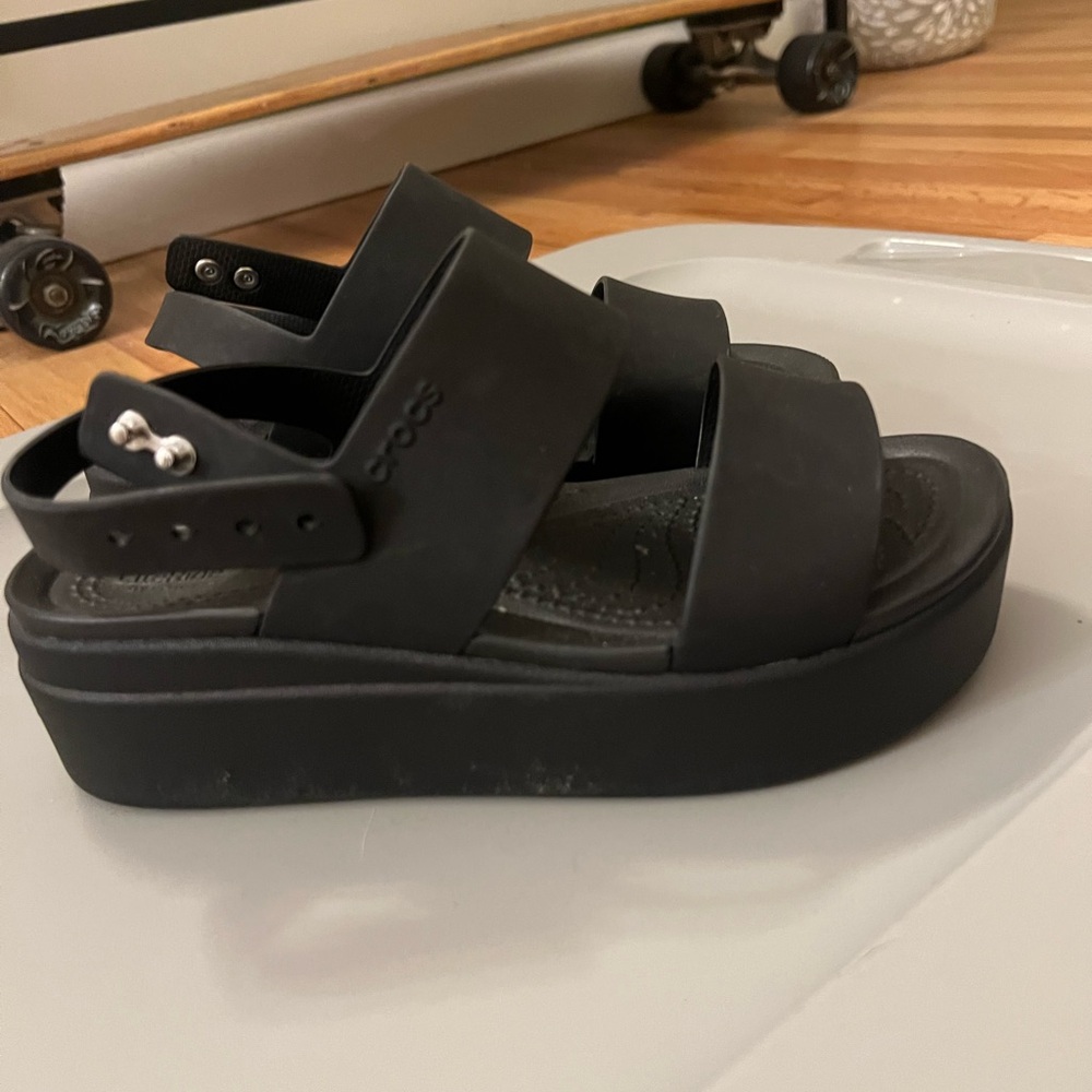 CROCS Brooklyn Low Wedge Slingback Sandal